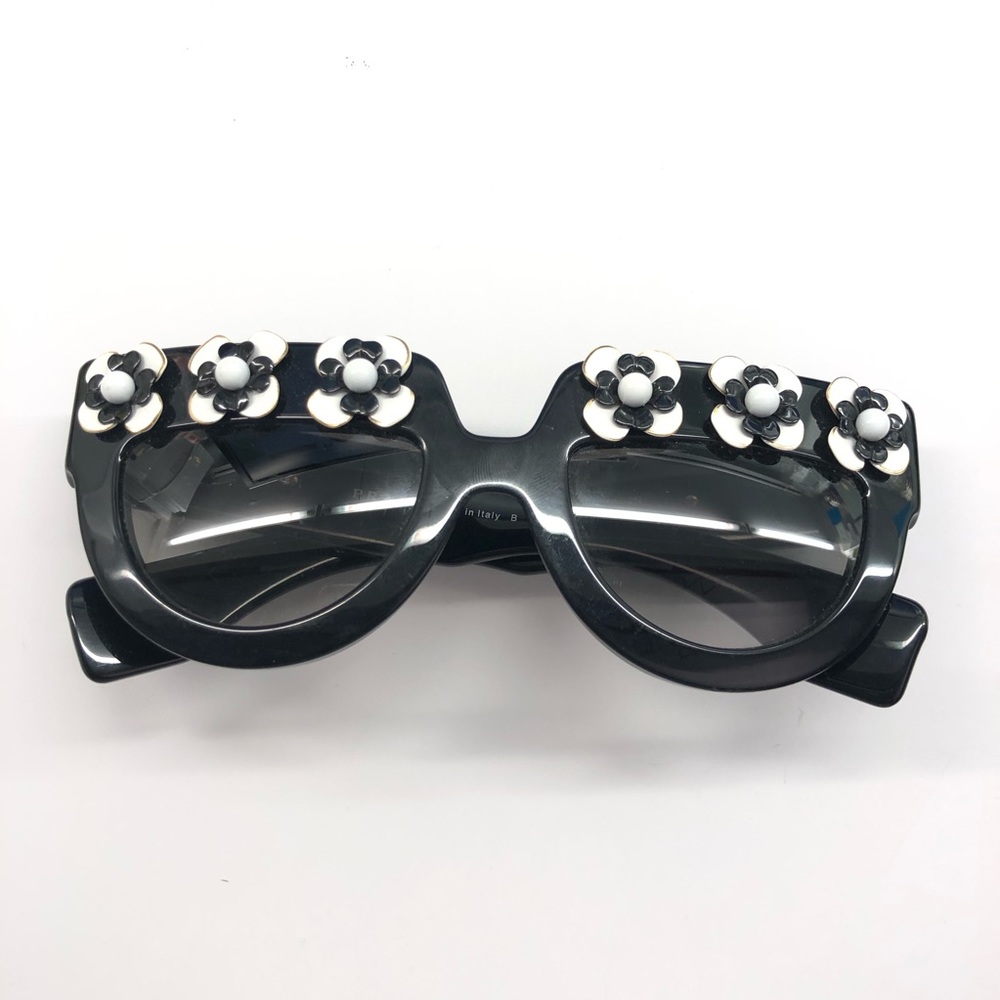 Authentic Prada flower sunglasses -sold out floral